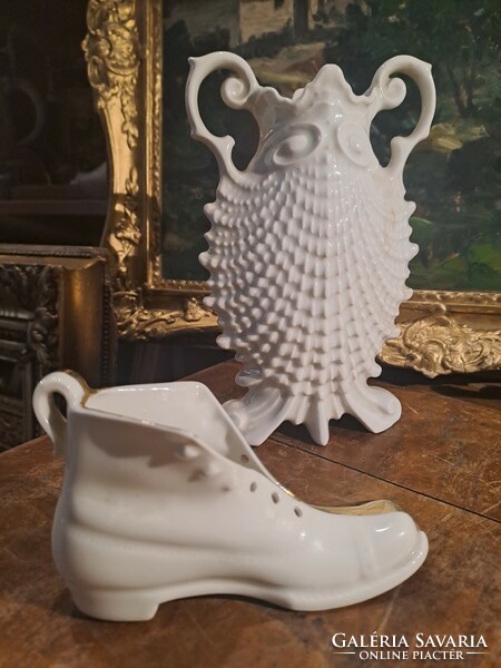 Balaton Zamárdi memorial shoe and vase with the image of the Eőrsy villa