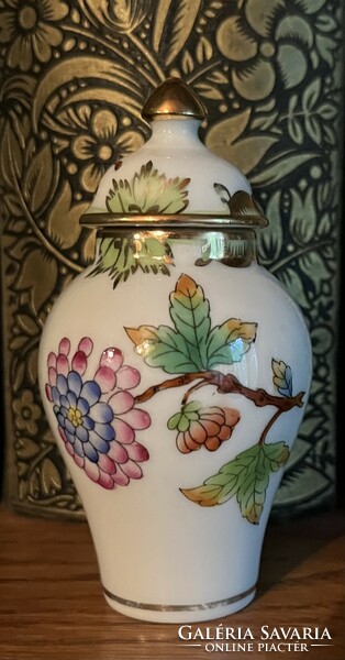 Small lidded vase with Victoria pattern from Herend