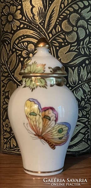 Small lidded vase with Victoria pattern from Herend