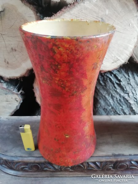 Retro ceramic vase in perfect condition 12.