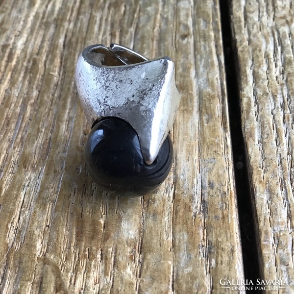 Kézműves modernista ezüst gyűrű ónix kővel