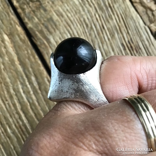Kézműves modernista ezüst gyűrű ónix kővel