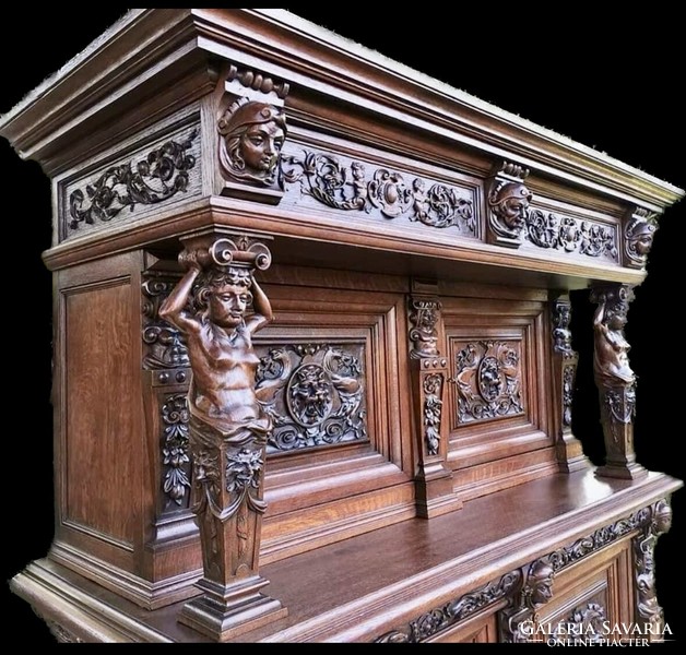 Reneszánsz stílusú kabinet szekrény