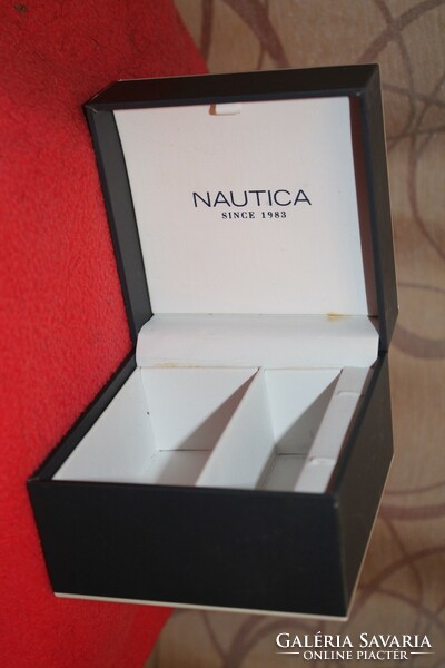 Nautica watch box size: 11x11 cm 9 cm high