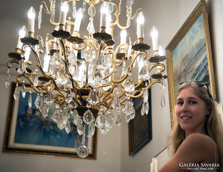 Gilded bronze frame chandelier decorated with crystal pendants
