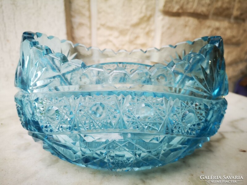 Gyönyörű színes kék asztalkának kínáló csiszolt kristály- üveg