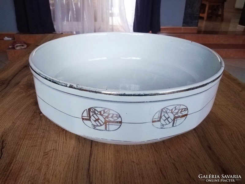 Belgian, art deco porcelain bowl and jug