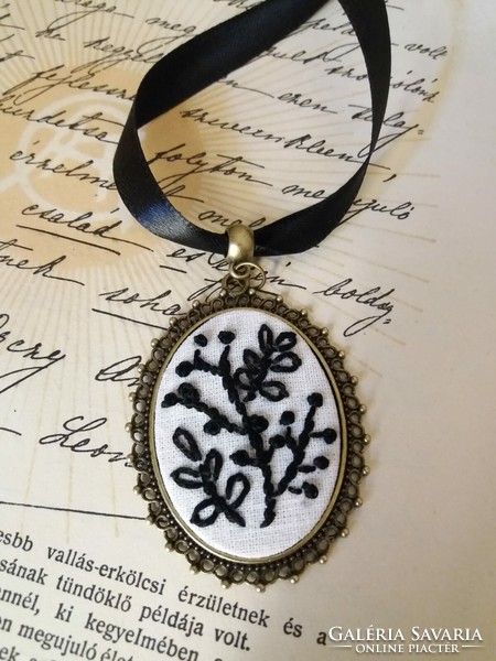 New, unique, antique effect necklace with hand-embroidered flower pendant