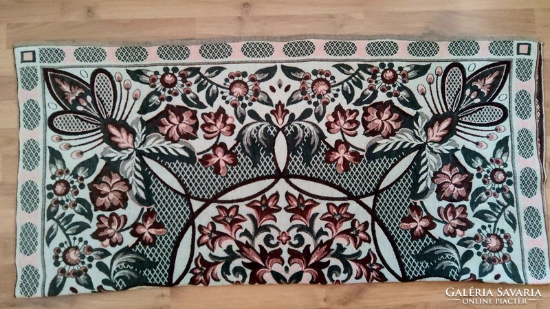Decorative tablecloth 128x133 cm