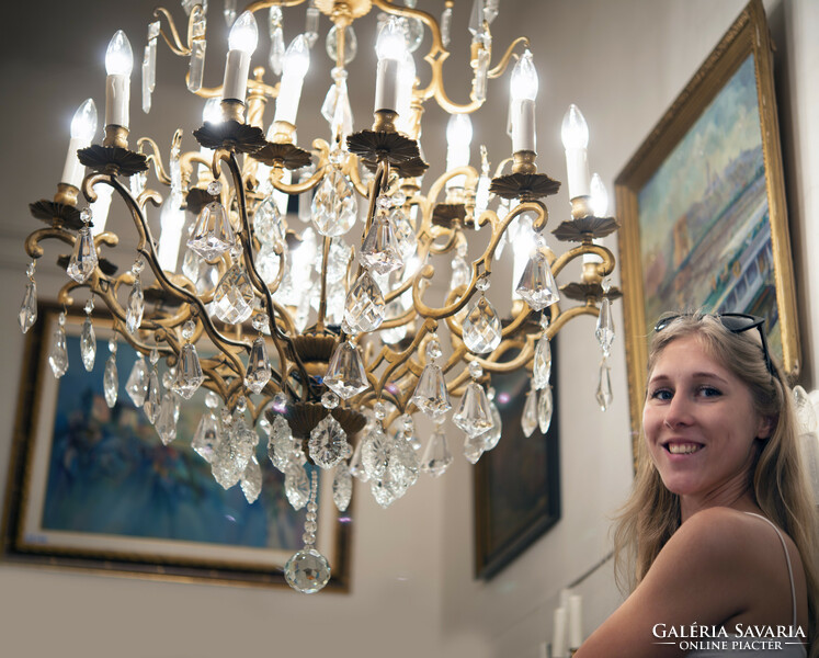 Gilded bronze frame chandelier decorated with crystal pendants