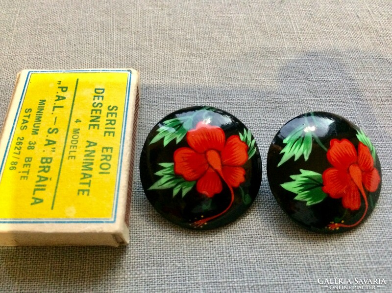 Vintage clip-lacquer wood-hand painted