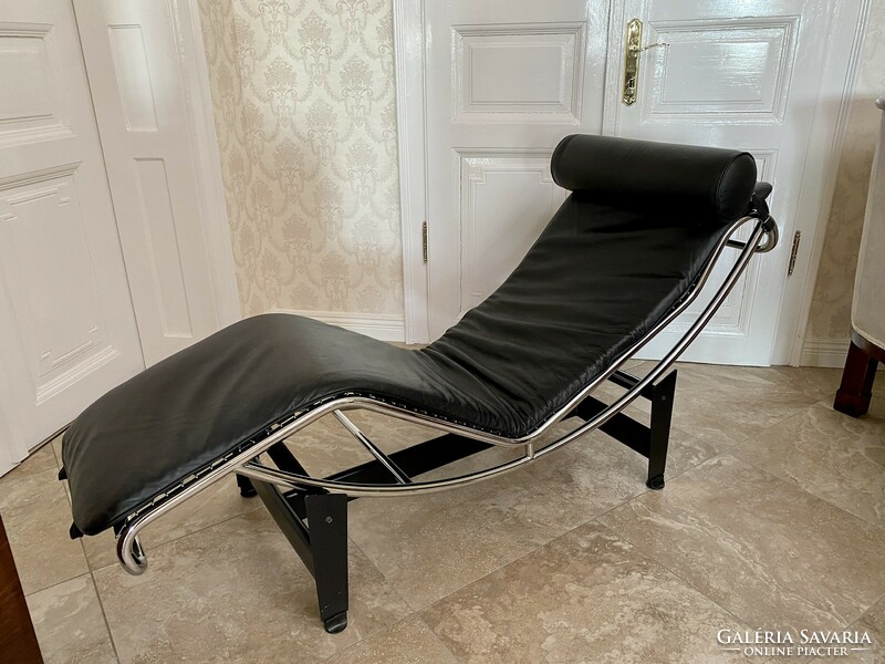 Le Corbusier LC4 Lounge Chair Fekete bőr