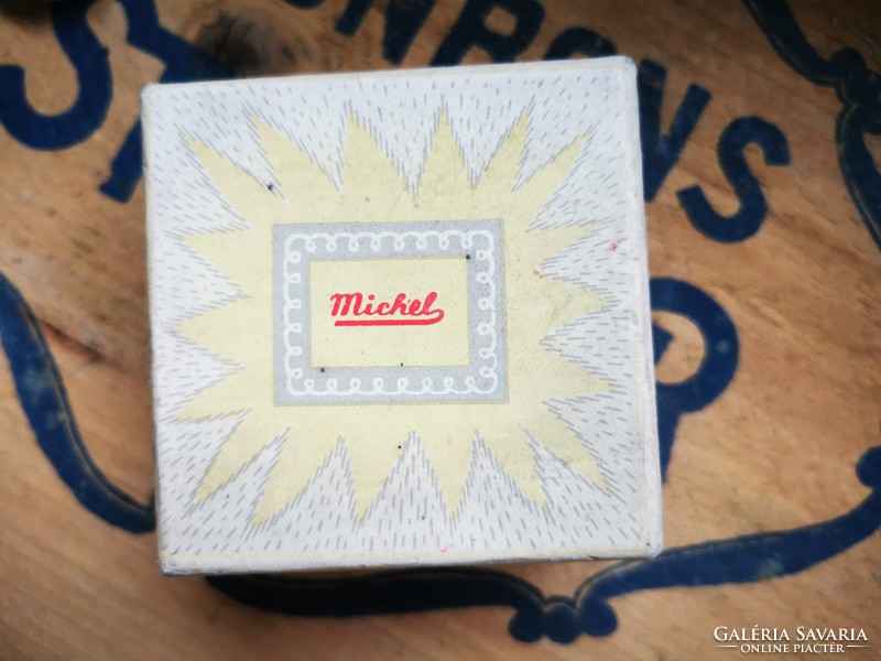 Michel powder box