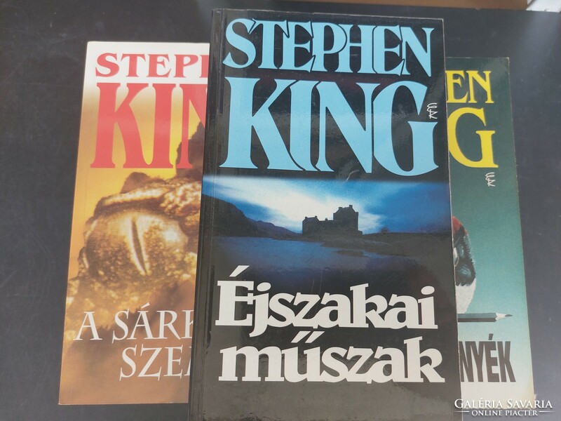 11 volumes of Stephen King are for sale together. HUF 9,000