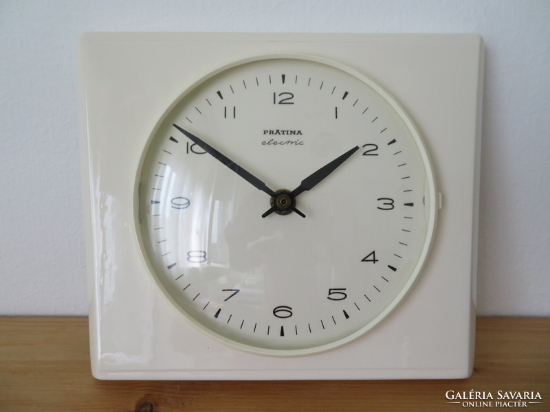 Prätina electronic German porcelain wall clock 1960-1970