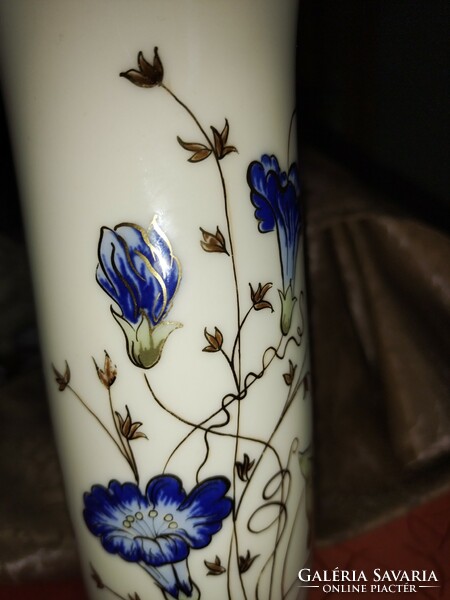 Zsolnay lézzel festett búzavirágos váza (27cm)