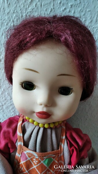 Old Russian doll with green eyes {j5}