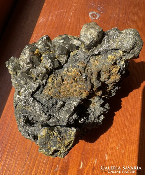 Mineral rock