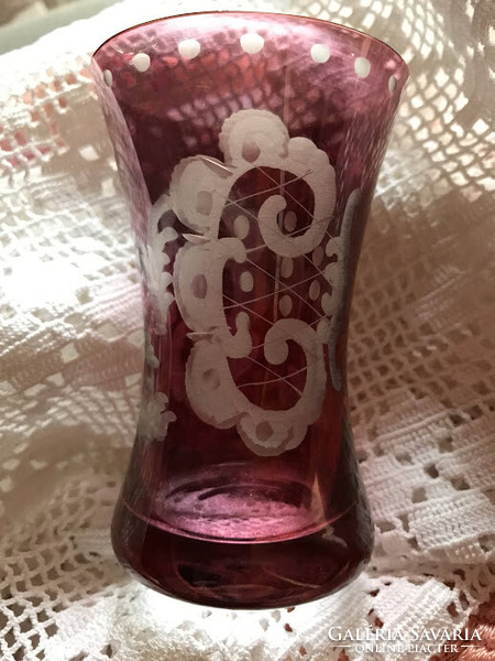 Bíbor színű kristály váza