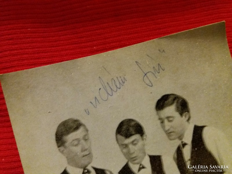 1940 CC. According to the pictures, it is an antique photo of the actors of the old radio play