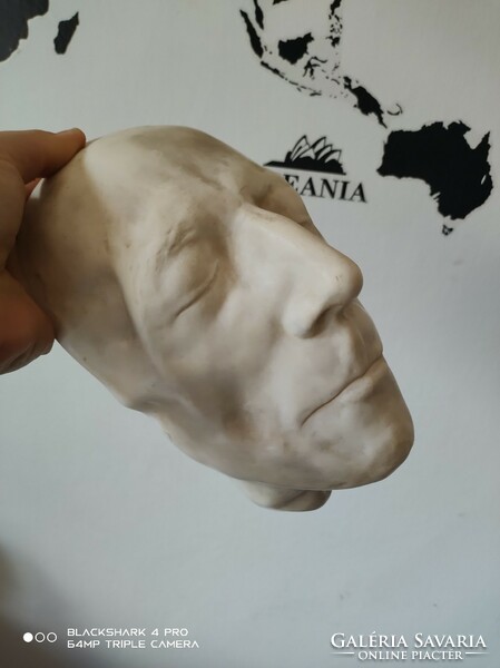 A real specialty! Death mask!