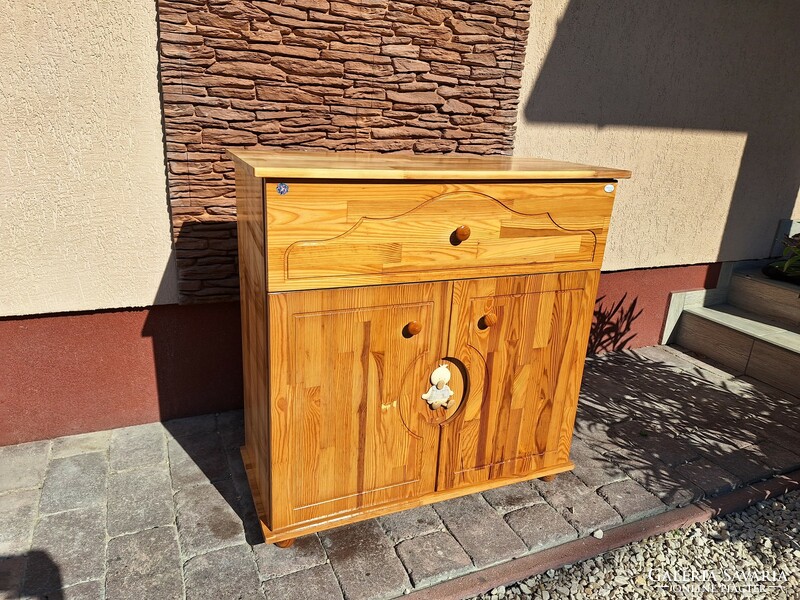 For sale: a Drewex pine children's chest of drawers with shelves and drawers, in good condition, completely made of pine.