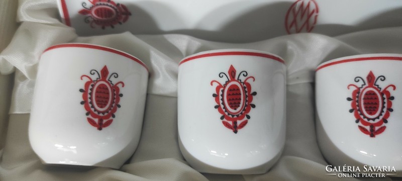 Hóllóháza porcelain in original decorative packaging, 4 kupica (snaps) glasses with a tray