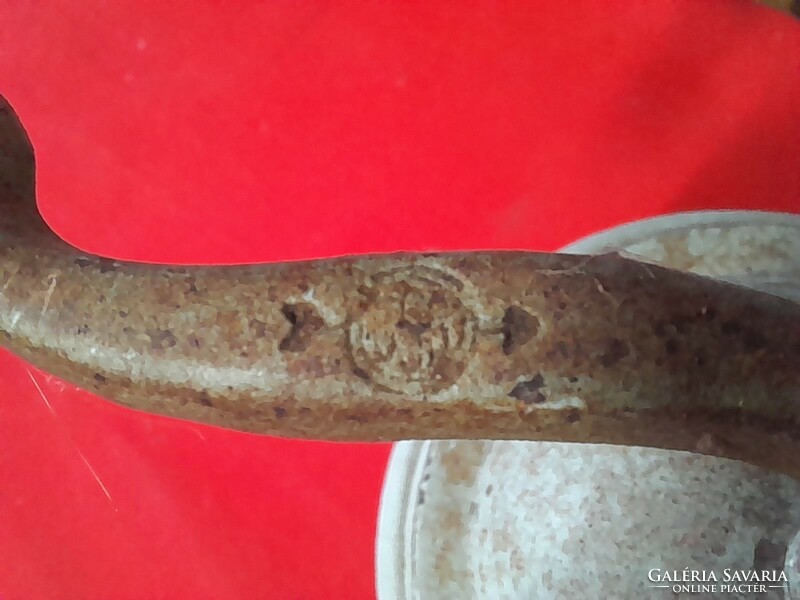Rare old bsg wood-metal painted authentic grinder. 21.5 Cm.
