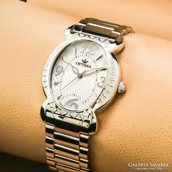 Optima swiss diamond is a beautiful and special watch decorated with 36 real white diamonds