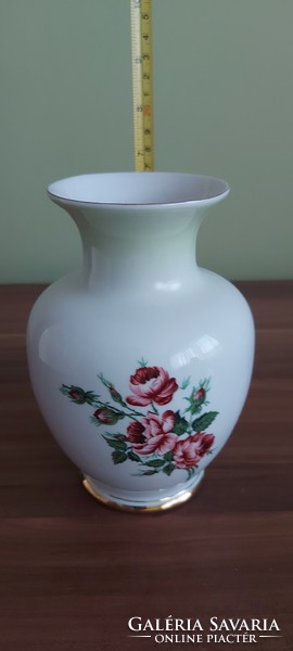Rose pattern vase from Hölóháza