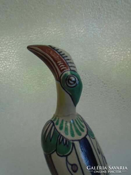 Igazi ritkaság TUKÁN madár szobor sajnos javított de igy is kuriózum kézzel festett
