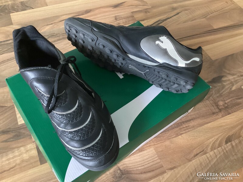 Puma men's leather soccer shoes