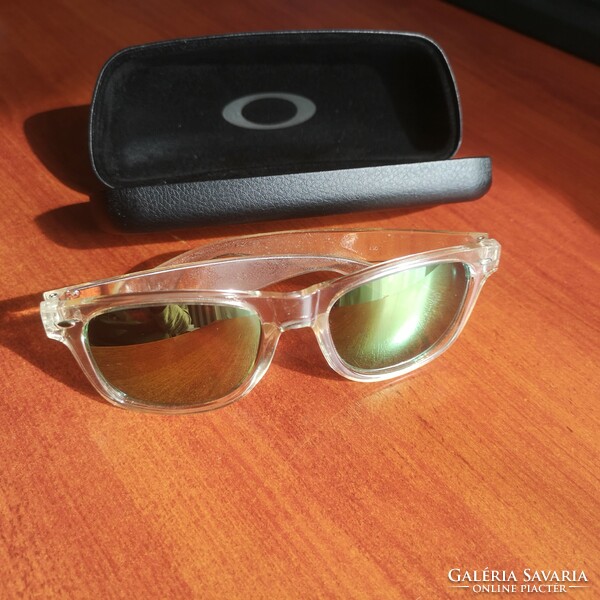 Oakley sunglasses with leather case