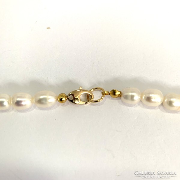 Fehér igazgyöngy ( tenyésztett gyöngy) nyaklánc nyakék aranyozott kapoccsal gyöngysor