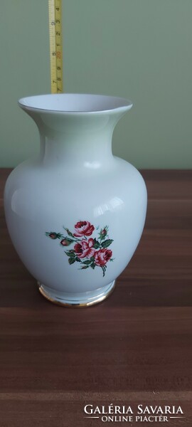 Rose pattern vase from Hölóháza