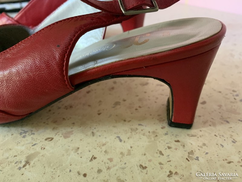 Piros bőr szandál cipő 39-es méretben