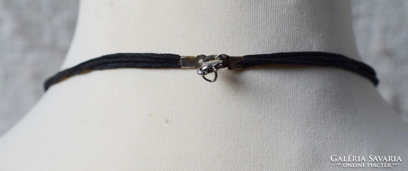Régi nyaklánc retro bizsu 64 cm műanyag gyöngyökkel fém , bőr ékszer