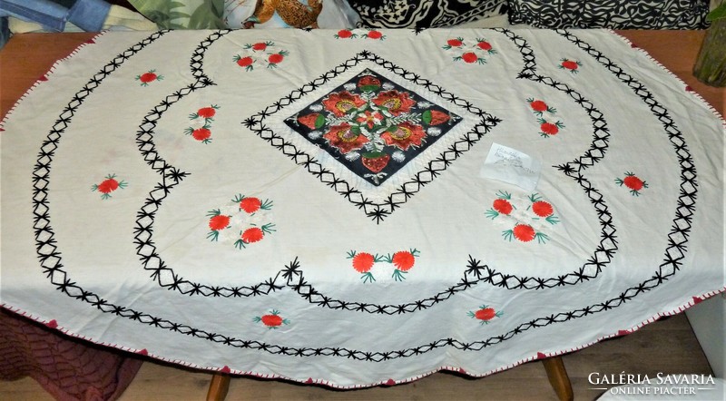 Embroidered circular antique linen tablecloth 124 cm in diameter