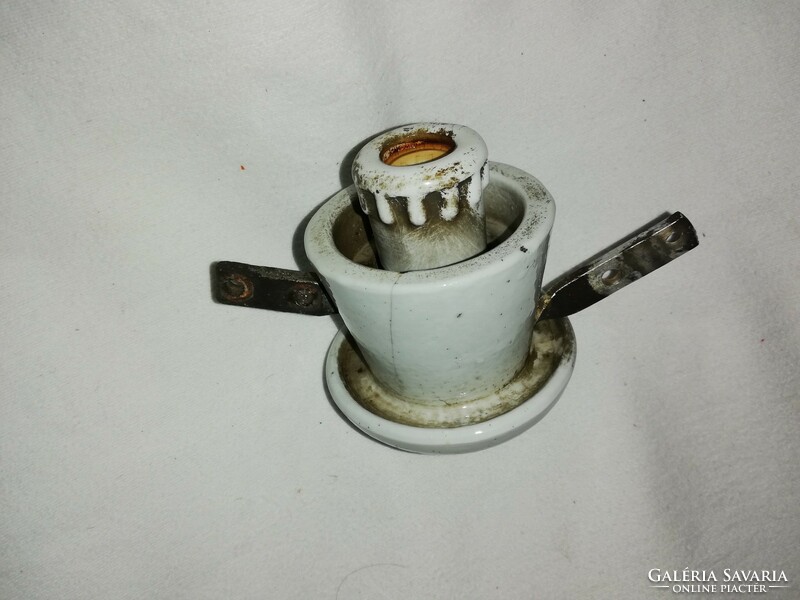 First series porcelain fusible fuse, including housing