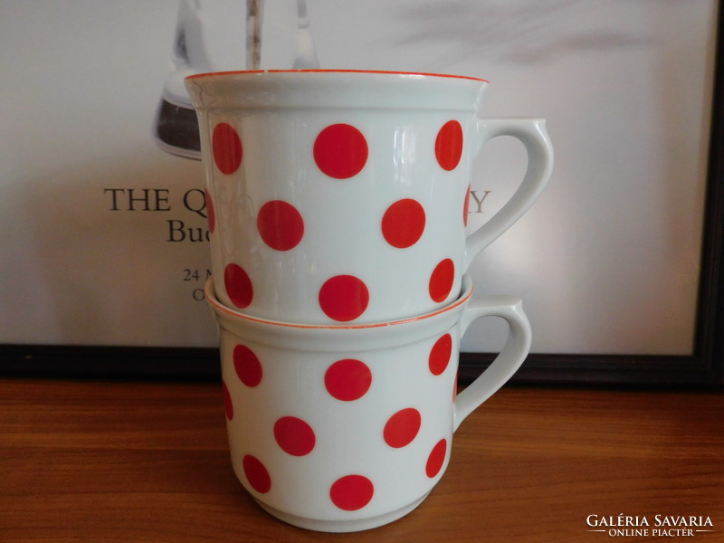 Thun half liter mug with red dots