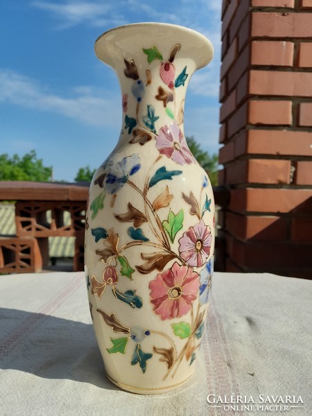 Porcelain faience vase by Brüder Willner Teplicz (1880-1890).