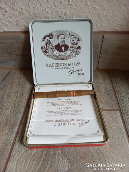 Szép régi fém cigarettás doboz, 2 szál cigarettával (Bachschmidt)