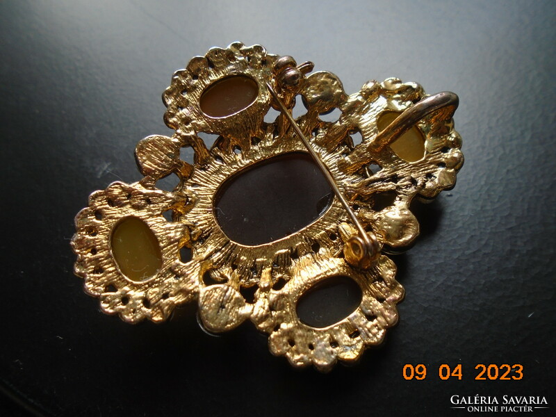 Antik látványos borostyán színű kövekkel texturált aranyozott bross medál