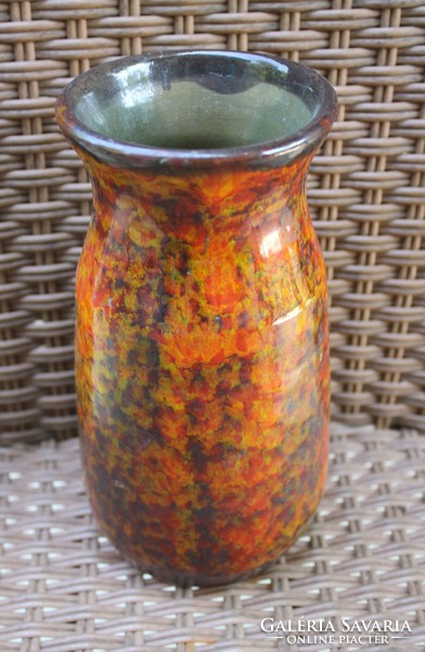 Art-deco mázas kerámia váza 21 cm magas.