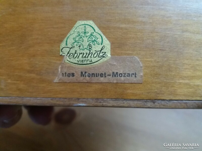 Februholz wooden music box