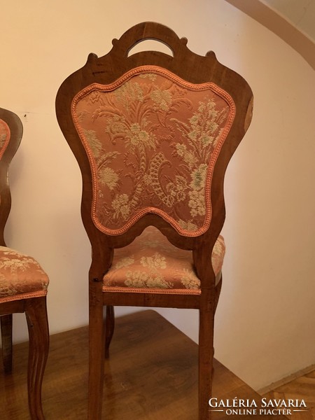 Neo-baroque chair