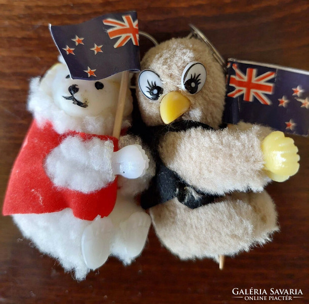 Kiwi and lamb figurine, clapping keychain, new,