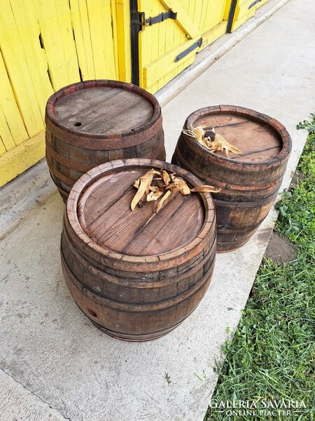 Old wooden wine barrels barrel for decoration flowers wine barrel barrel