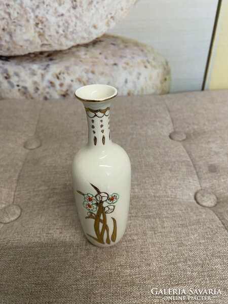 Fine china ivory painted porcelain small vase a39