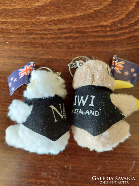 Kiwi and lamb figure in blue coat, clapping key ring, new
